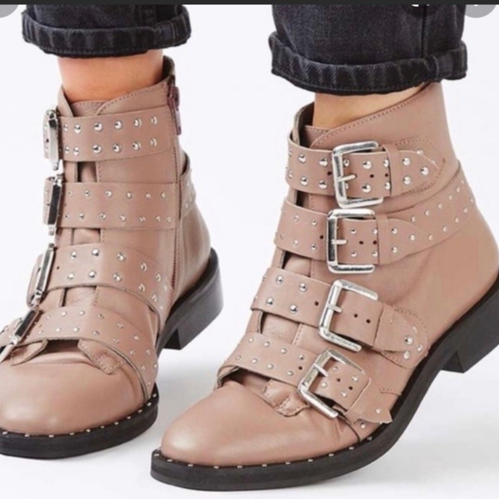 NEW Topshop Amelia Leather Studded Moto Buckle Combat Booties in Tan, Size 9.5.